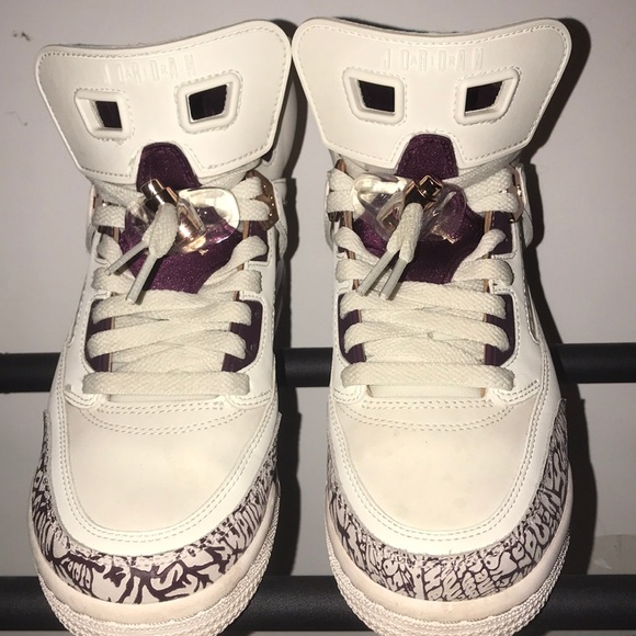 I’m selling my Jordans, only wore these 3 times. - Picture 1 of 4